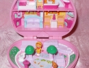 01-01 Polly Pocket 02 - Country Cottage.JPG